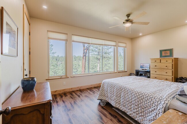 Building Photo - 642 Twincreek Cir