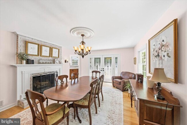 Building Photo - 40 Pine knoll Dr