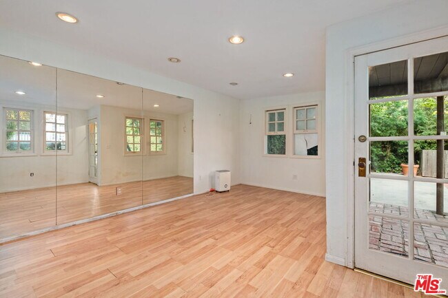 Building Photo - 139 S Anita Ave