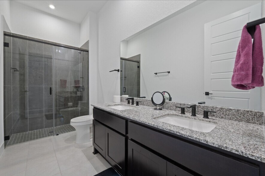 Building Photo - 616 Hallwood Dr