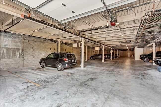 Building Photo - 2443 N Western Ave