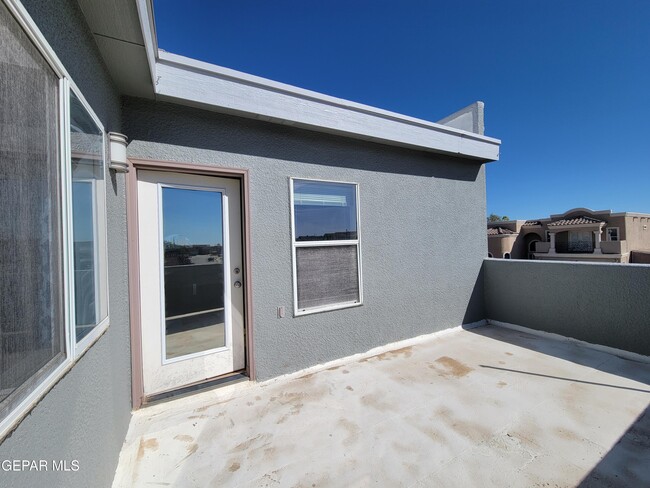 Building Photo - 12736 Tierra Sonora Dr