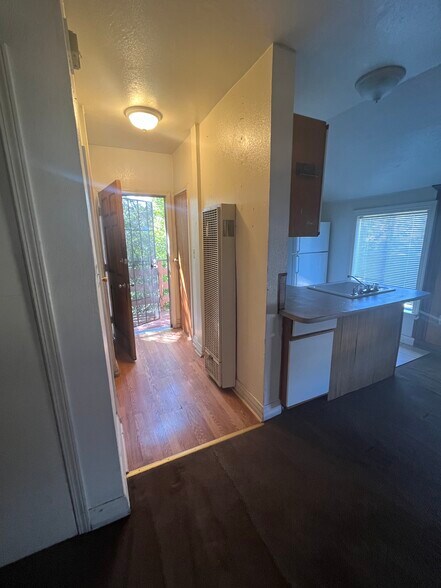Interior - 731 Lucas Ave