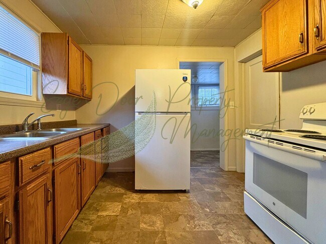 Building Photo - TWO BEDROOM HOME IN INDEPENDENCE!!!