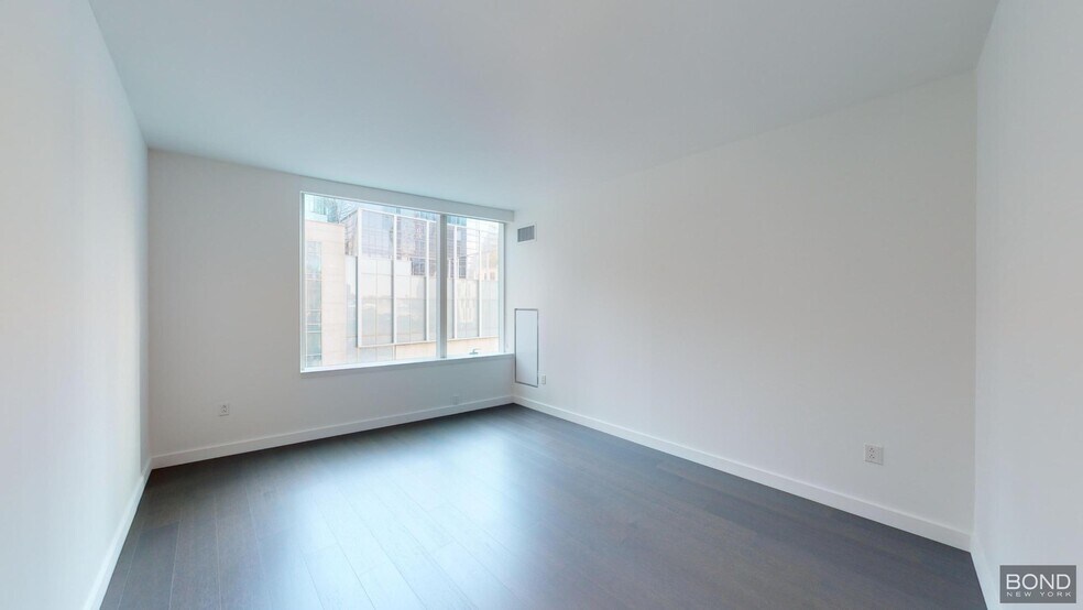 Building Photo - 400 W 61st St