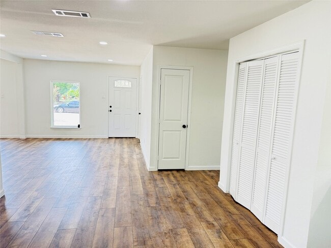 Building Photo - 740 Bimebella Ln