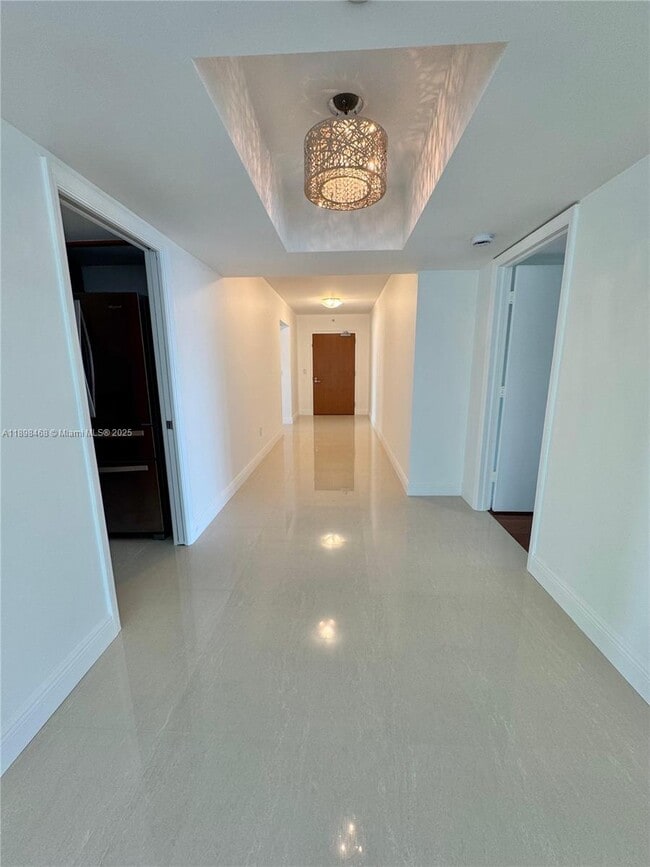 Building Photo - 16500 Collins Ave