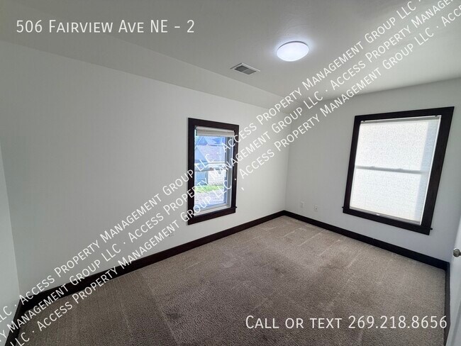 Building Photo - 506 Fairview Ave NE