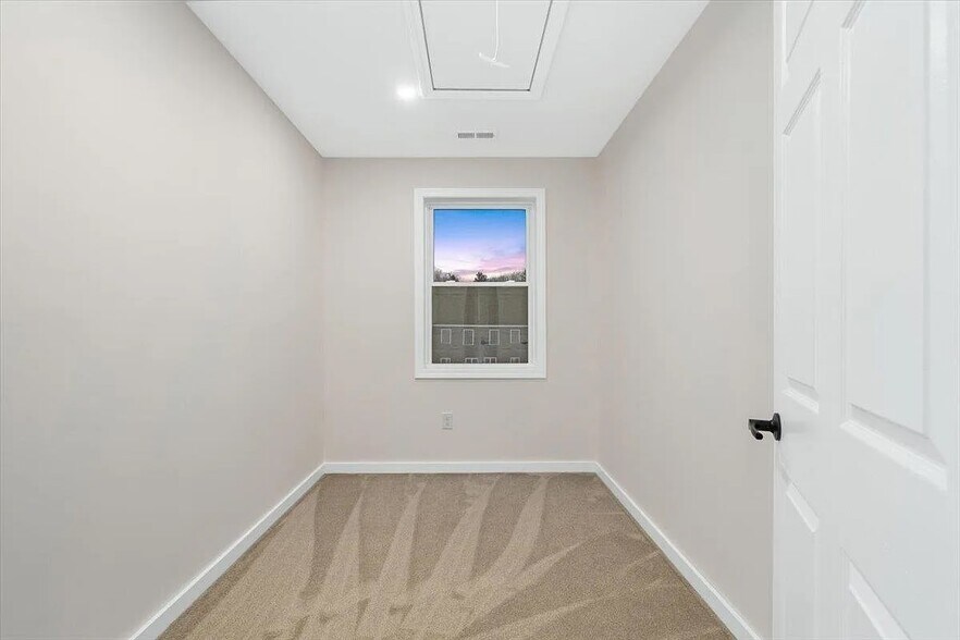 Building Photo - 603 Clough Hill Rd