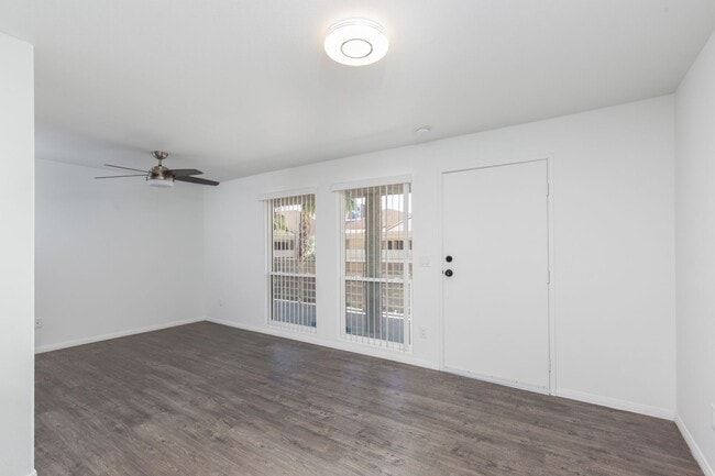 Building Photo - Completely remodeled studio unit overlooki...