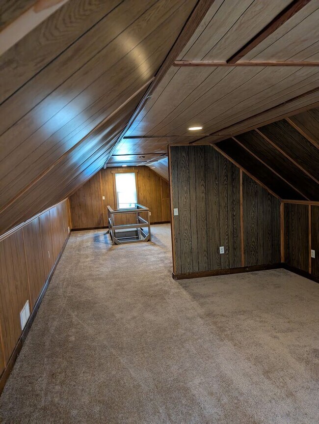 Building Photo - 3 Bd/1 Bath Home for Rent -- Available NOW!