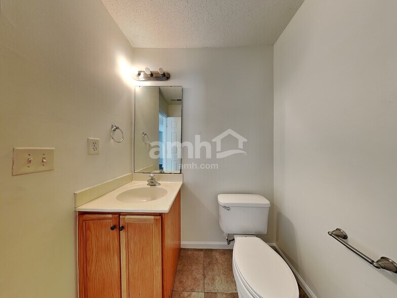 Building Photo - 1066 Bridgend Dr