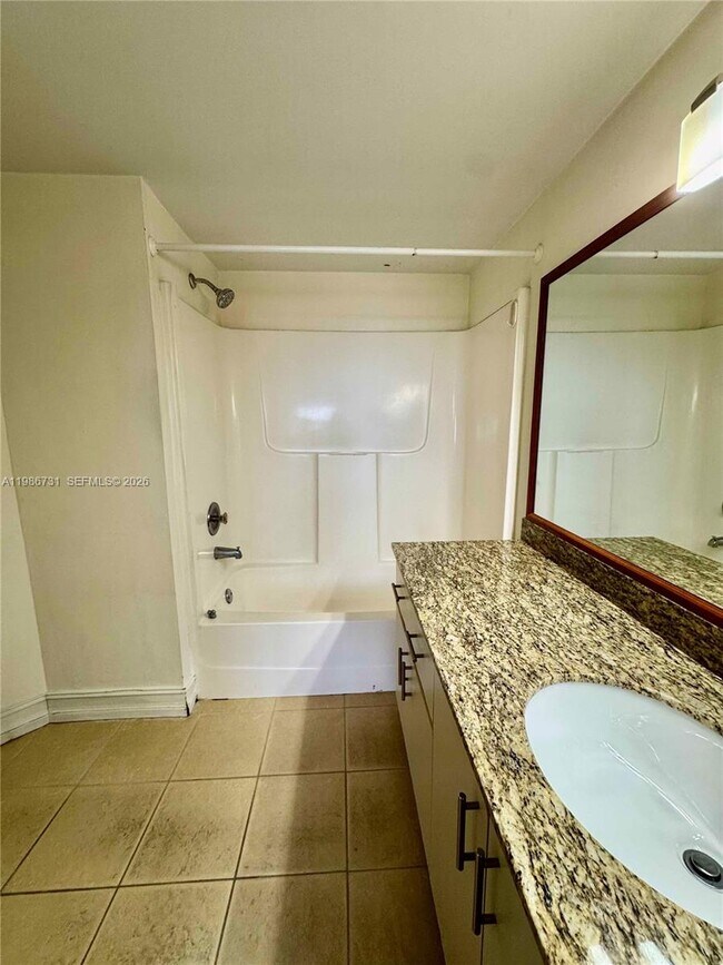 Building Photo - 9731 Fontainebleau Blvd