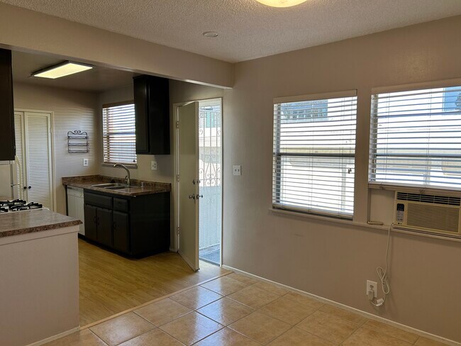 Building Photo - 3604 Kalsman Dr