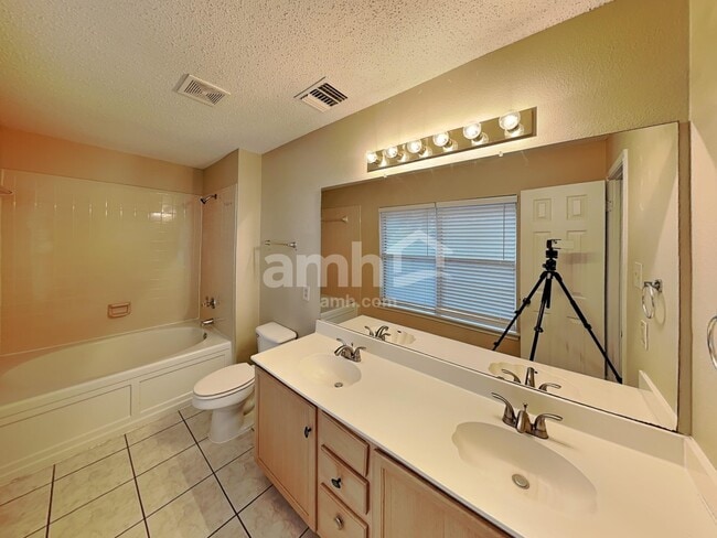 Building Photo - 16635 Blanco Ky