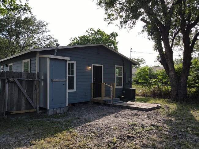 Building Photo - 2530 Halsey St