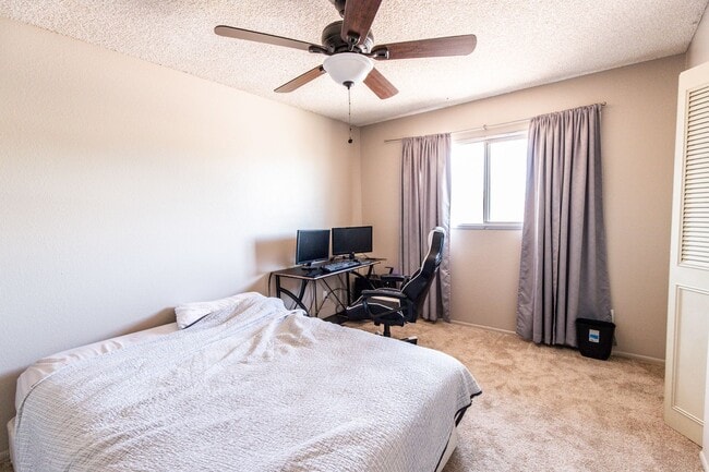 Building Photo - 6 Bedroom 3.5 Bathroom Tri-Level Home In Tempe close to ASU