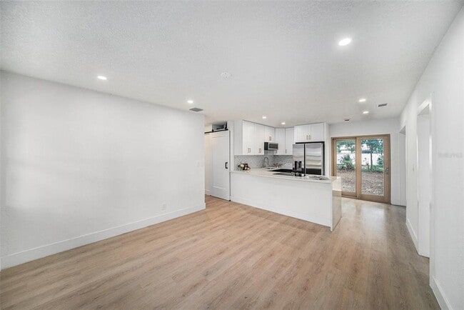 Building Photo - 3812 W Rogers Ave