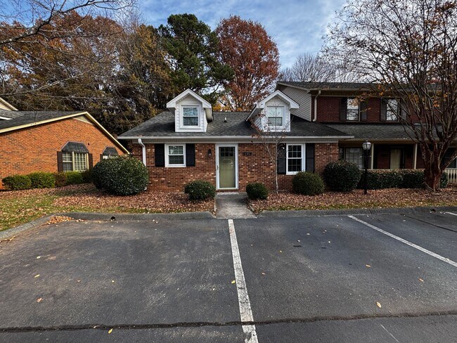 Building Photo - 135 Chrisfield Cir