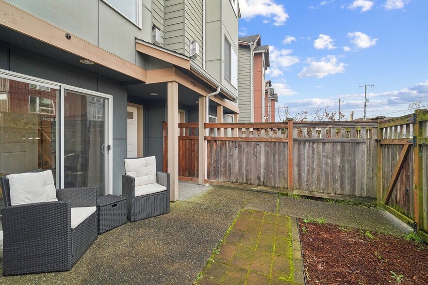 Building Photo - 926 N 96th St