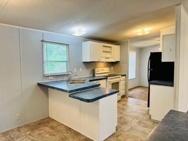 Building Photo - Old Maco Road