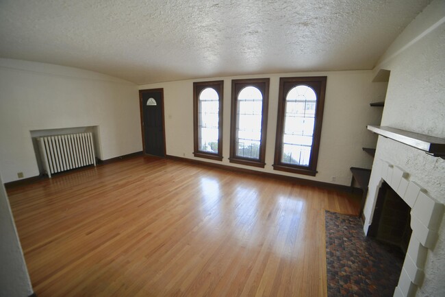 Building Photo - 4421 N Cramer St