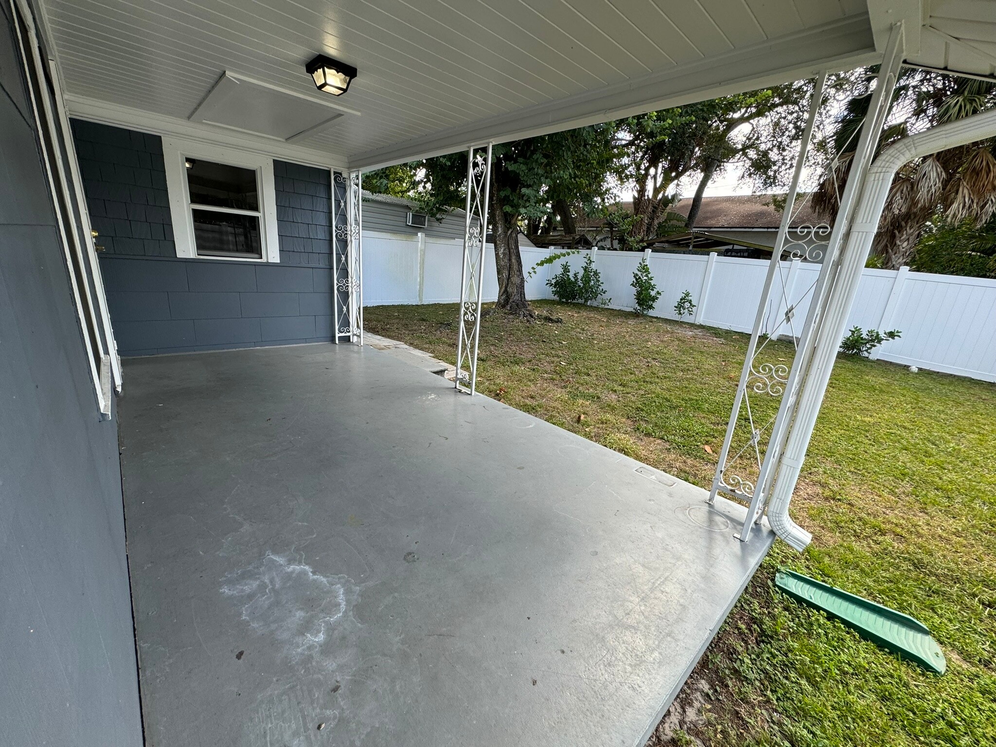 Building Photo - 212 W North Bay St