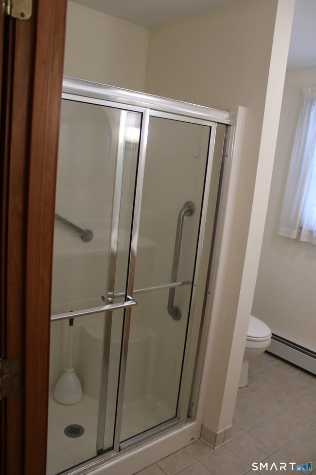 Building Photo - 14 Knollwood Dr