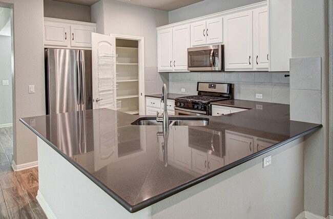Building Photo - 8816 Blaze Dr