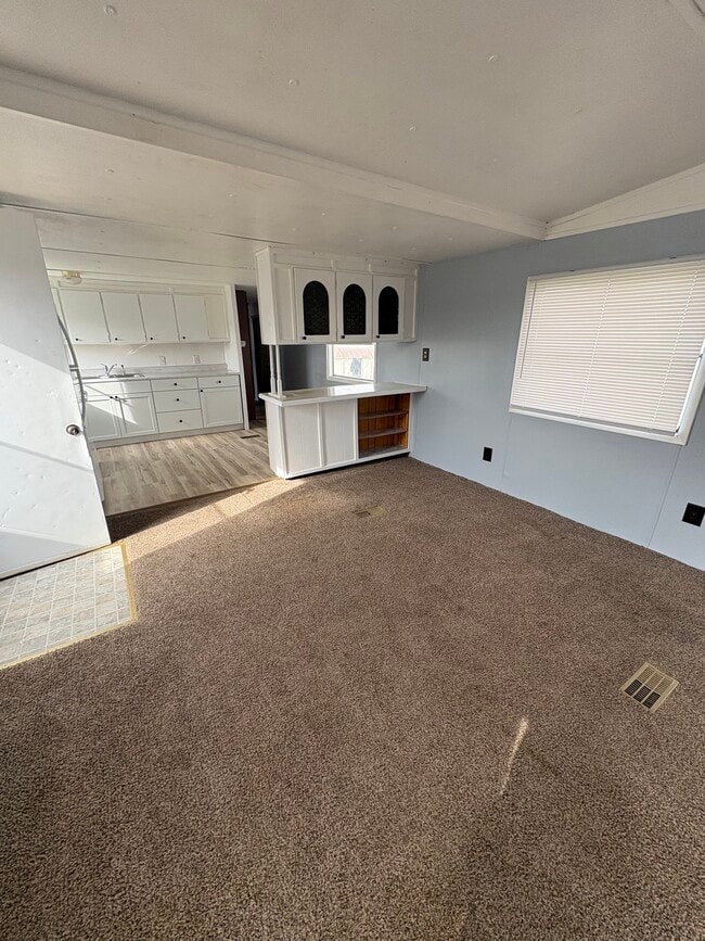 Building Photo - 2156 N Weaver Rd