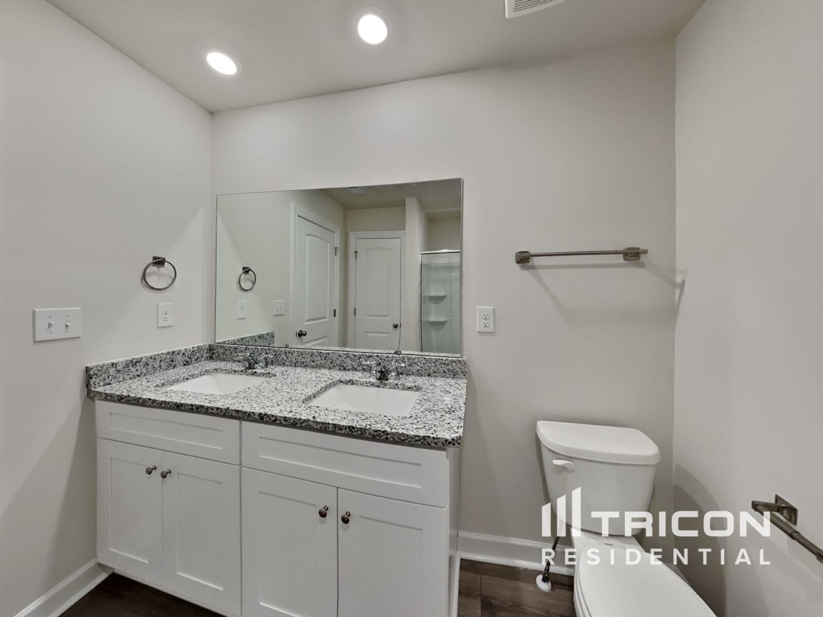 Building Photo - 3326 Quintana Dr