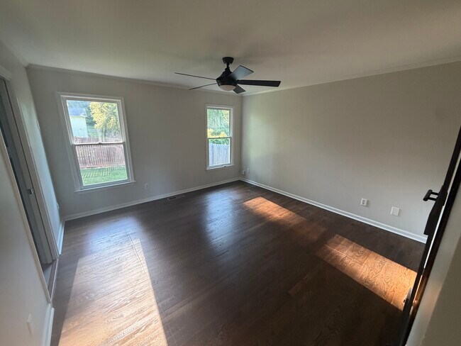 Building Photo - 3270 Glasco Dr