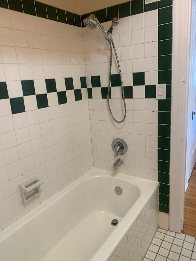 Building Photo - Fully gated Charming craftsman Two bedroom...