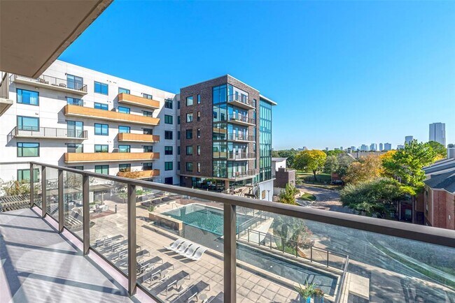Building Photo - 1414 Wood Hollow Dr