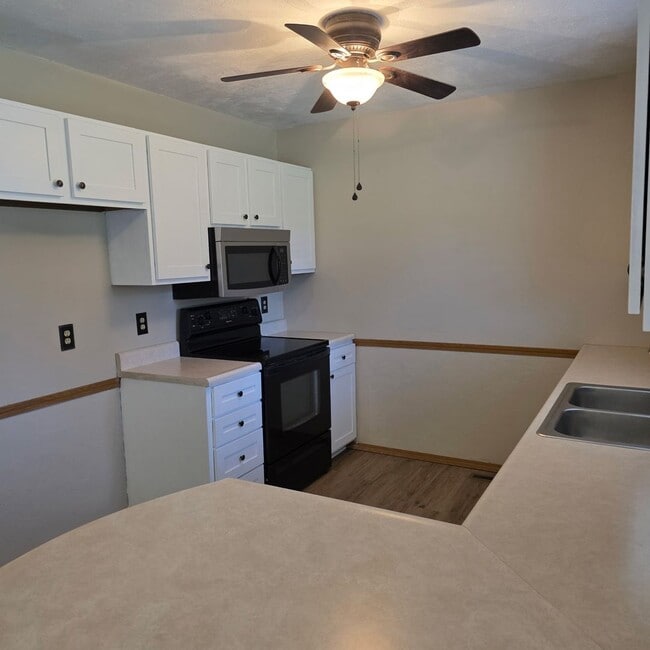 Building Photo - Great 3 bed 1.5 bath house in South Springfield