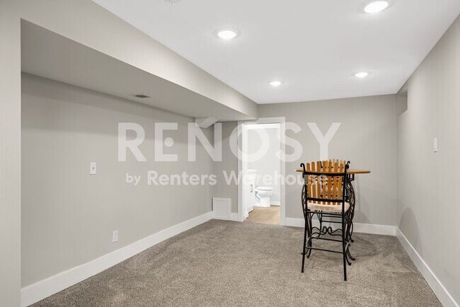 Building Photo - Available July 1st 5 Bedroom 2 Bath Single Family Home in Robbinsdale