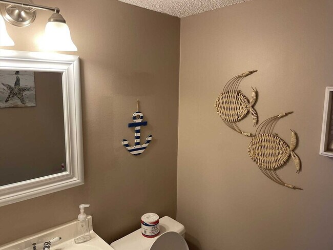 Building Photo - 115 E Coronado Dr