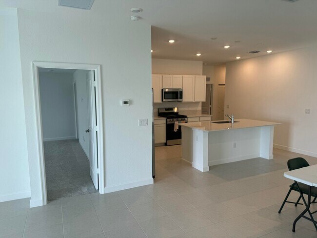 Building Photo - 10468 NW Suncrest Lp