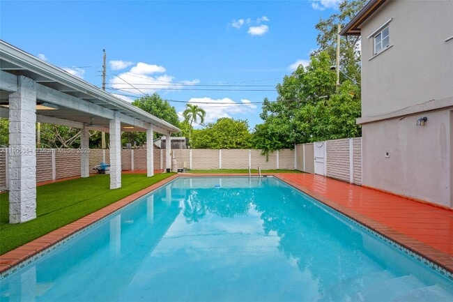 Building Photo - 1145 SW 74th Ct