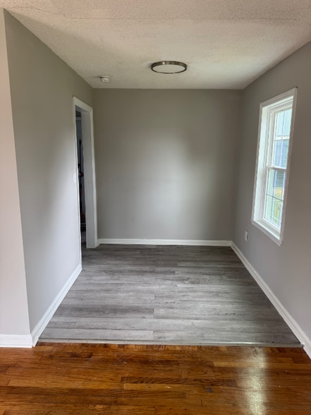 Building Photo - 2505 Hammond Ave