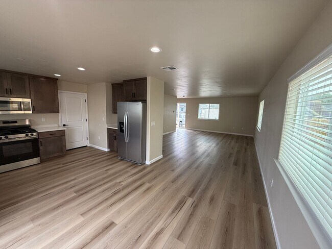 Building Photo - 1652 Ascent Pl