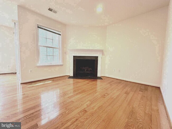 Building Photo - 3381 Beechcliff Dr