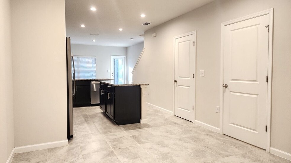 Building Photo - 271 Blueberry Ln