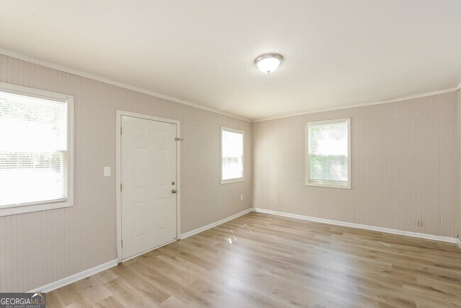 Building Photo - 1255 Skyhaven Rd SE
