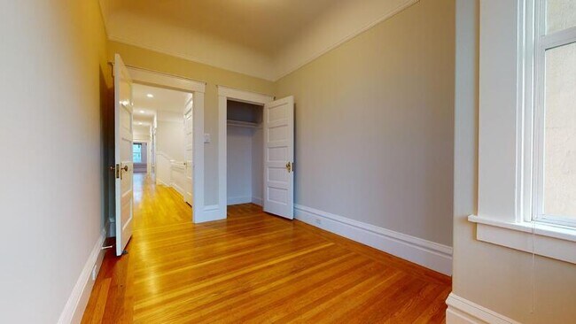 Building Photo - 464 8th Ave