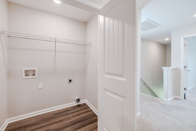 Building Photo - 225 Sonoma Dr