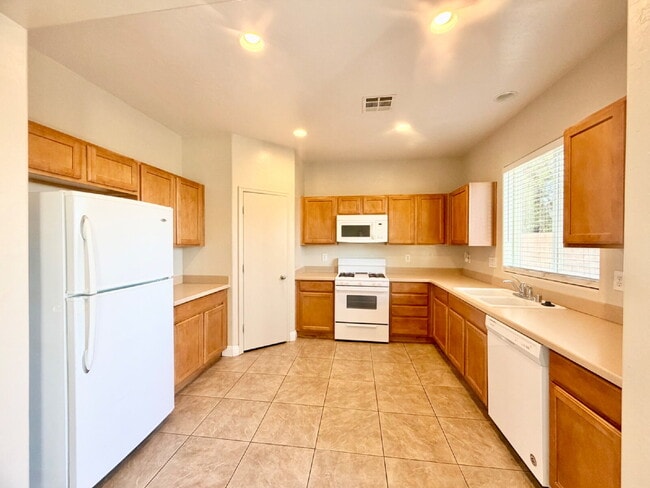 Building Photo - SPACIOUS 3 BEDROOM + LOFT | SILVERSTONE RANCH | GILCREASE ORCHARD VIEWS