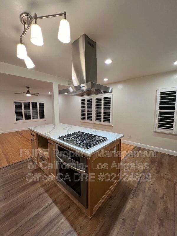 Building Photo - 1910 W 94th Pl