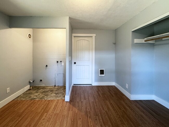 Building Photo - 519 Cinderella Loop