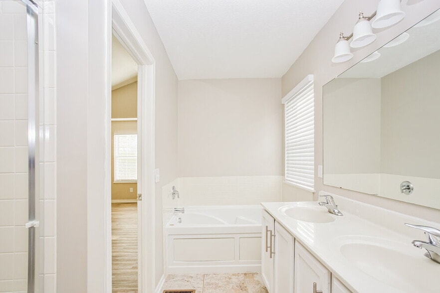 Building Photo - 2456 Ashpoint St